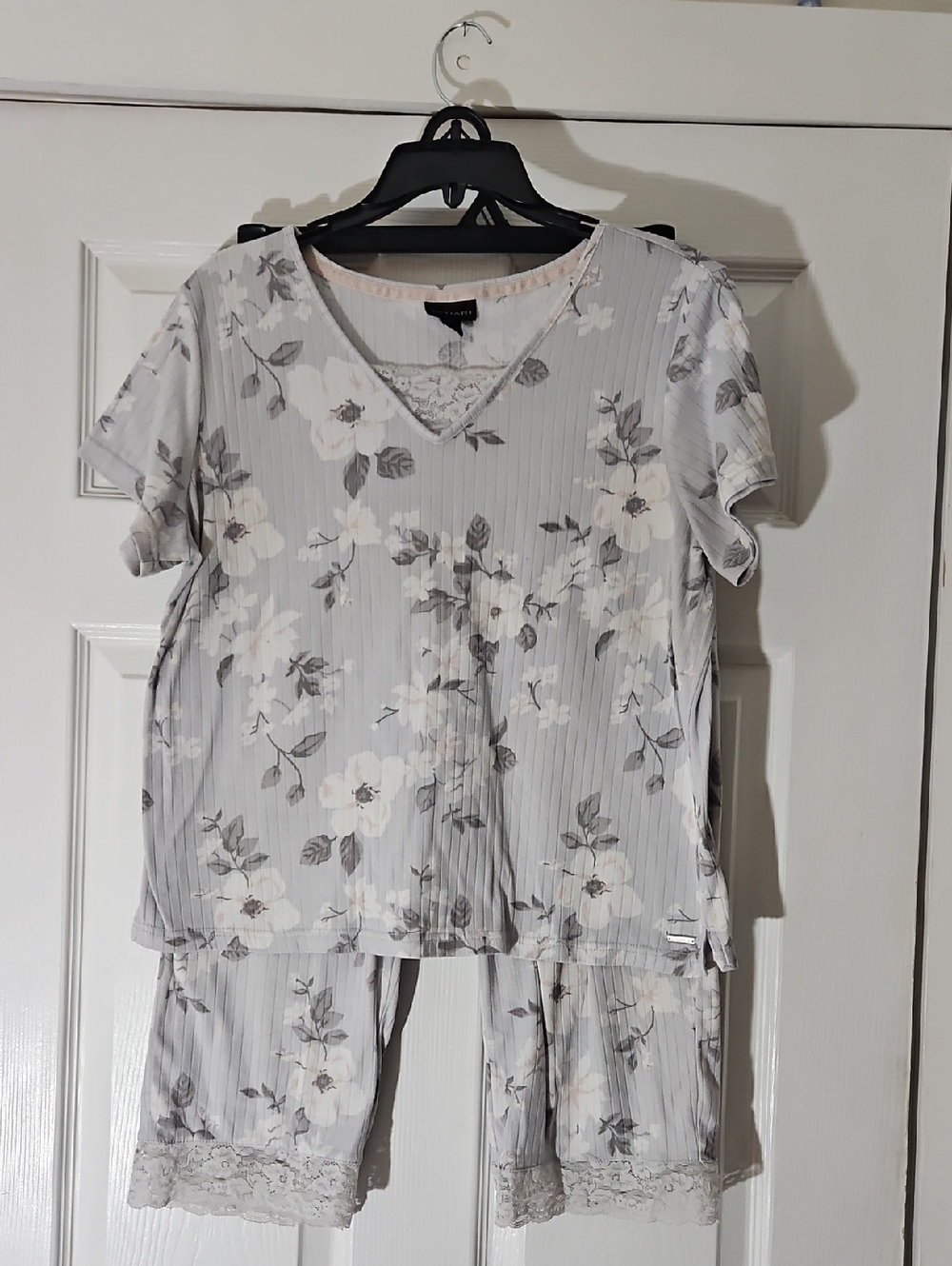 Tahari Women’s Floral Lace-Trim Pajama Set - Light Gray